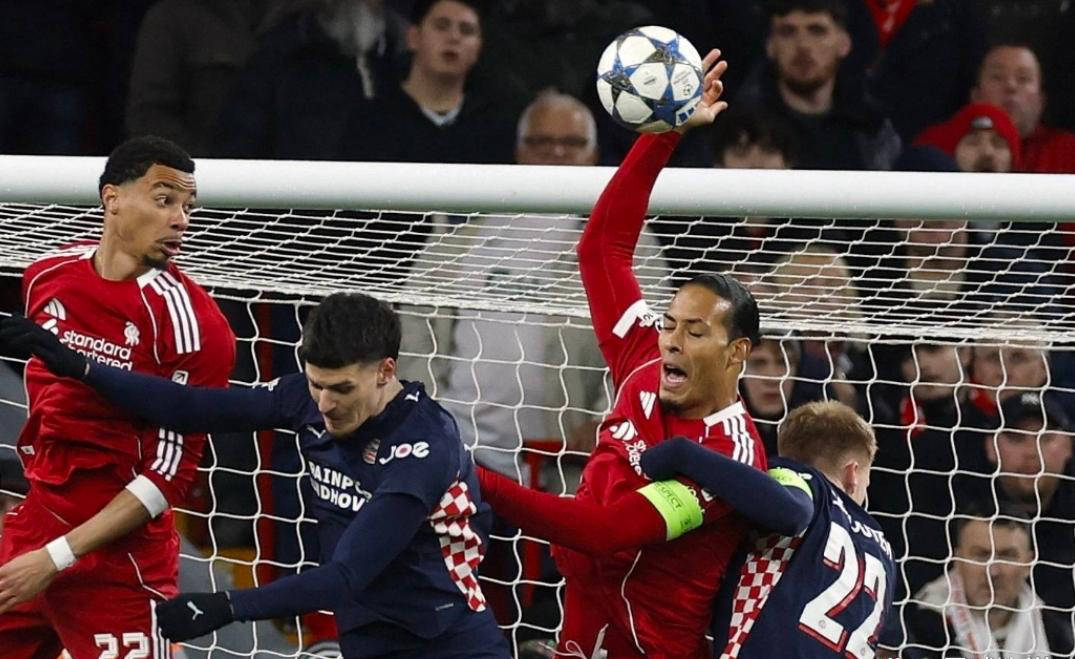 ความพลิกผันและการกลับมาอย่างน่าทึ่งเกิดขึ้นมากมายเมื่อลิเวอร์พูลพ่ายแพ้ในบ้าน ปารีส แซงต์-แชร์กแมงจุดประกายความตื่นเต้นในแชมเปียนส์ลีก บาเยิร์น มิวนิคพ่ายแพ้ในเกมเยือน_วิตินญ่า_ทำประตู_โอลิมเปียกอส