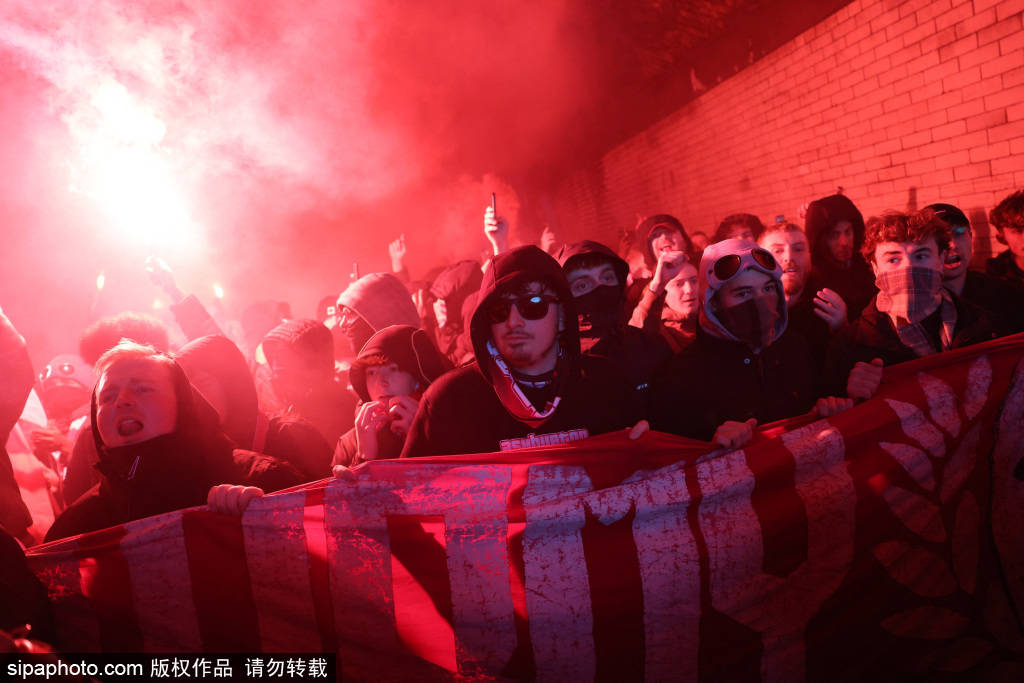 แฟนบอลอาร์เซนอลตอบโต้ด้วยท่าทีเย้ยหยัน: บาเยิร์น คุณแกล้งทำเป็นท็อตแน่มอยู่หรือเปล่า? _แผนการเล่น_กลายเป็น