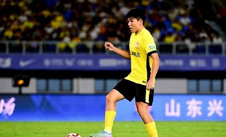 สัญญา 4-5 ปี! Xu Bin นักเตะทีมชาติอายุต่ำกว่า 22 ปี ย้ายร่วมทีม Wolves ด้วยสัญญายืมตัวจากต่างประเทศ พร้อมก้าวขึ้นเป็นกองกลางตัวหลักของทีมชาติ?_การแข่งขัน_การพัฒนา_ชายฝั่งตะวันตก