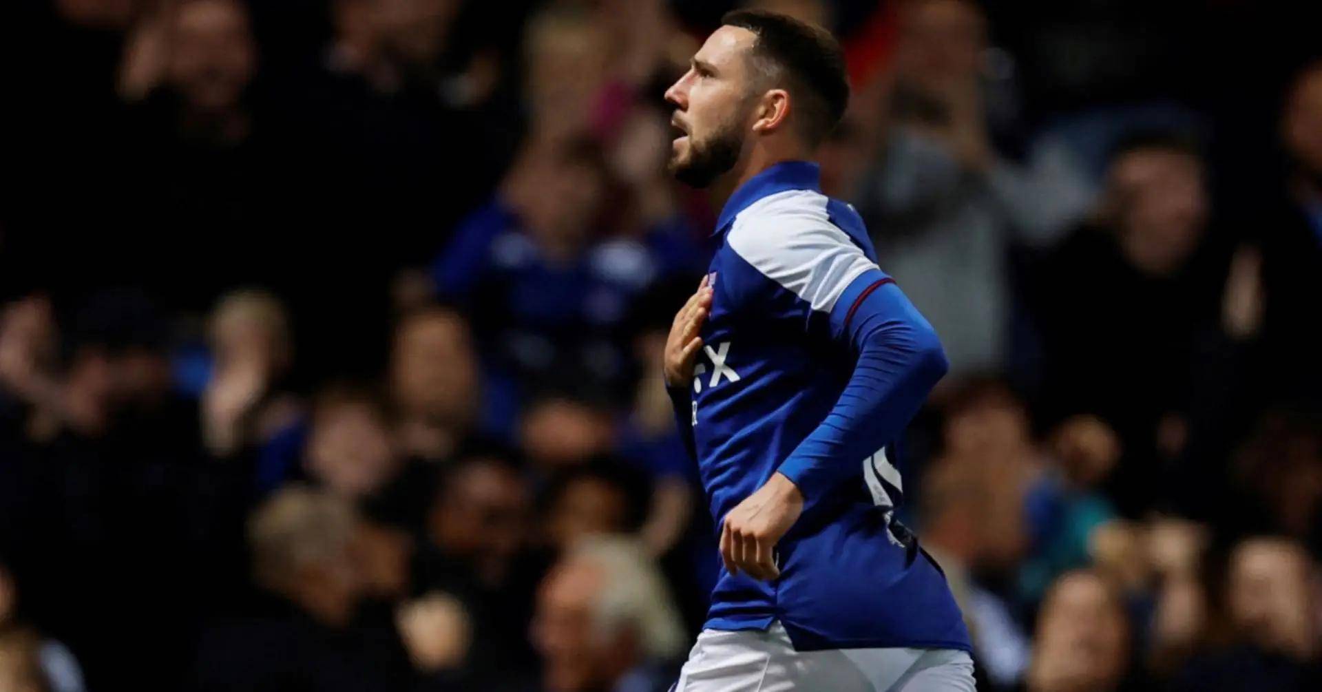 การแข่งขันชิงแชมป์: อ็อกซ์ฟอร์ด ยูไนเต็ด พบกับ อิปสวิช ทาวน์ การแข่งขัน: การป้องกันและการโจมตี