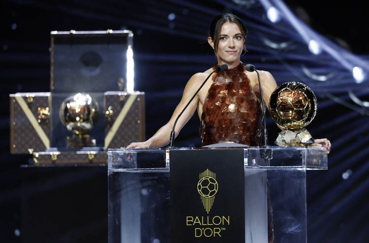 ผู้ชนะรางวัลบัลลงดอร์สามสมัย บอนมาติ: เมสซี่อยู่ในระดับที่ไม่มีใครเทียบได้! นักเตะดาวเด่นฟุตบอล อัลบา