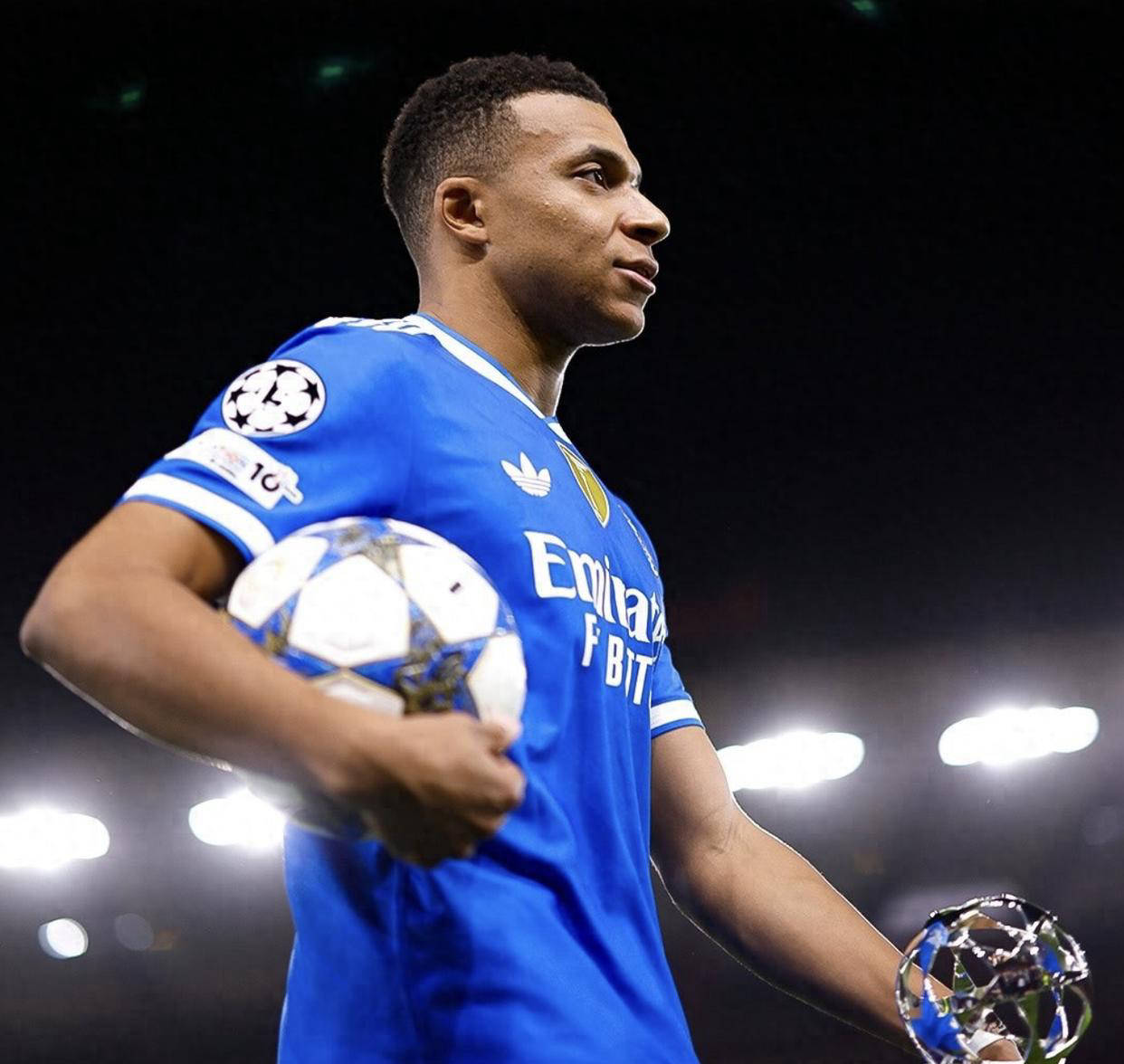 เพียงหนึ่งแต้มจากห้าแมตช์! พวกเขาดูคล้ายกับเซี่ยงไฮ้พอร์ตอย่างน่าทึ่ง: แข่งขันชิงแชมป์ลีกในประเทศ แต่กลับตกอยู่ในอันดับใกล้ท้ายของกลุ่มในแชมเปียนส์ลีกและใกล้จะตกรอบแล้ว บียาร์เรอัล ลาลีกา เอเอฟซี แชมเปียนส์ลีก