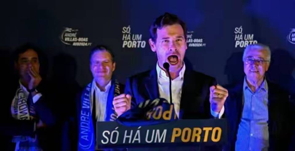 ยี่สิบปีแห่งการรอคอย + การไล่ล่าอย่างไม่ลดละของผู้จัดการผมสีเงิน! โรม่าให้ความสำคัญกับเซเรีย อา มากกว่ายูโรป้าลีก? หลังจาก 12 รอบที่ครองจ่าฝูง การตัดสินใจที่ยากที่สุดกำลังจะมาถึง!_เปรินี_ยูโรป้าลีก_สนามเหย้า