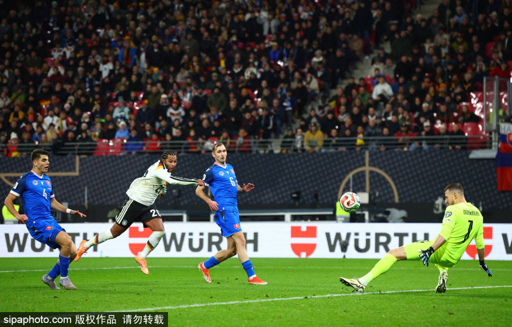 ภารกิจที่ยังไม่เสร็จของชล็อตเตอร์เบคกับบาเยิร์น: จากการเจรจาย้ายทีมถึงอนาคตที่รออยู่ ดอร์ทมุนด์_การต่อสัญญา_การตัดสินใจ