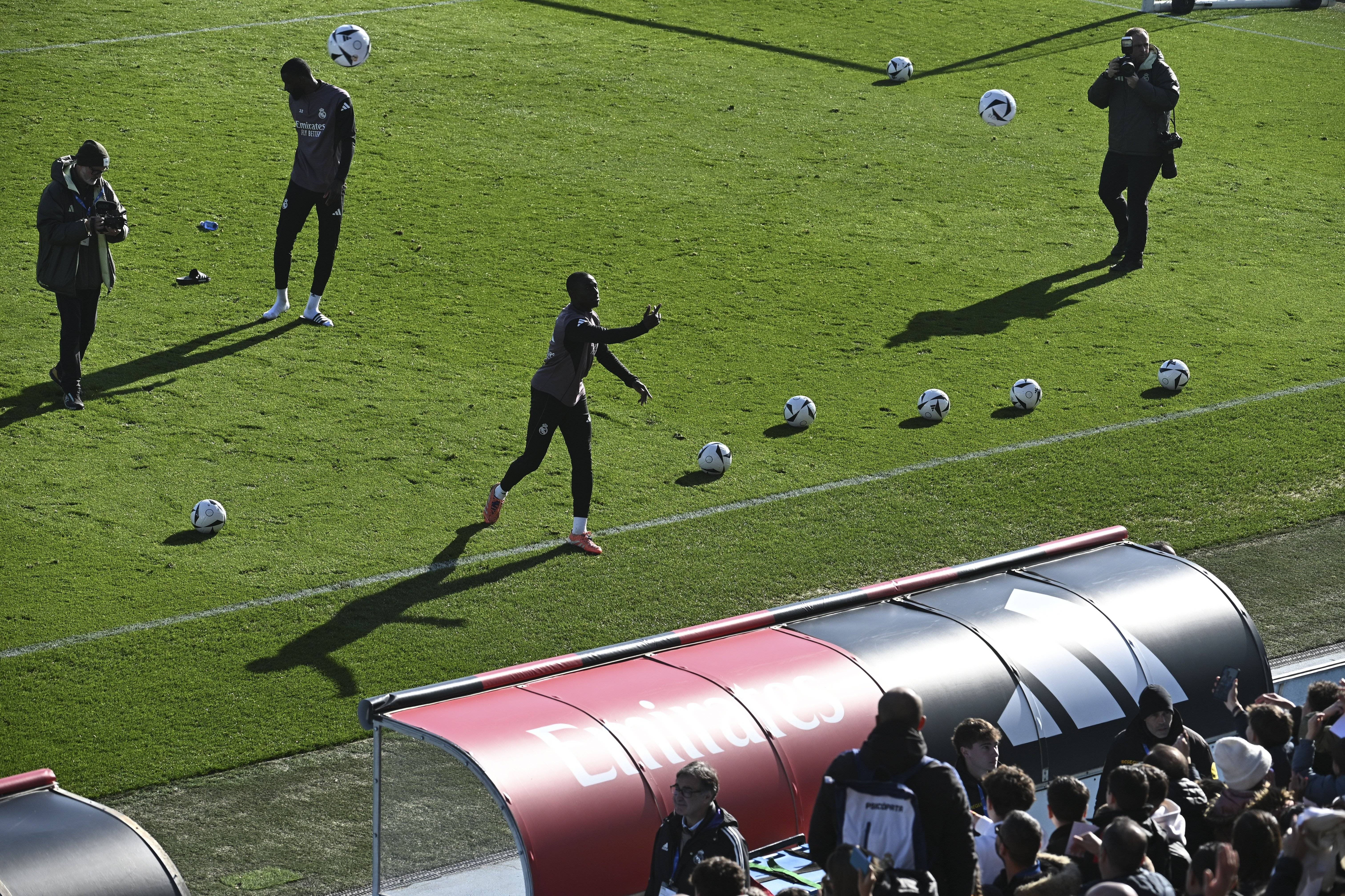 (ผู้สื่อข่าวต่างประเทศ, สายที่สอง) ฟุตบอล - ลาลีกา: เรอัล มาดริด เปิดฝึกซ้อมแบบเปิด_ข่าวยุโรป_สำนักข่าวซินหัว_เรอัล มาดริด