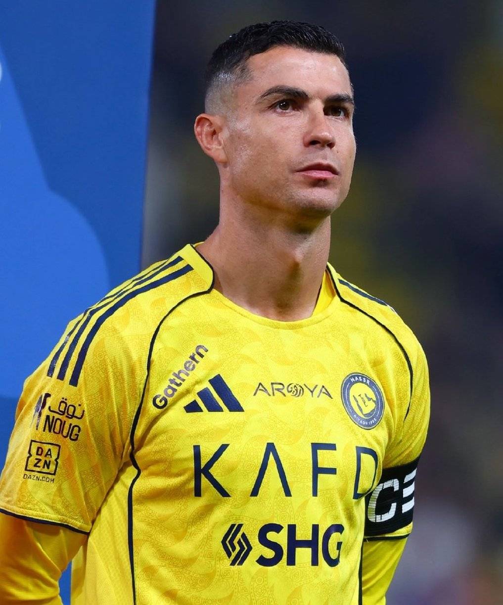 อัล นาสร์ ถูกอัล ฮิลาล แซงหน้า สูญเสียตำแหน่งจ่าฝูง! และอีกครั้ง คริสเตียโน่ โรนัลโด้ กลายเป็นเป้าล้อเลียนของคู่แข่ง! _เจดดาห์_ นาชันแนล_เดมิรัล