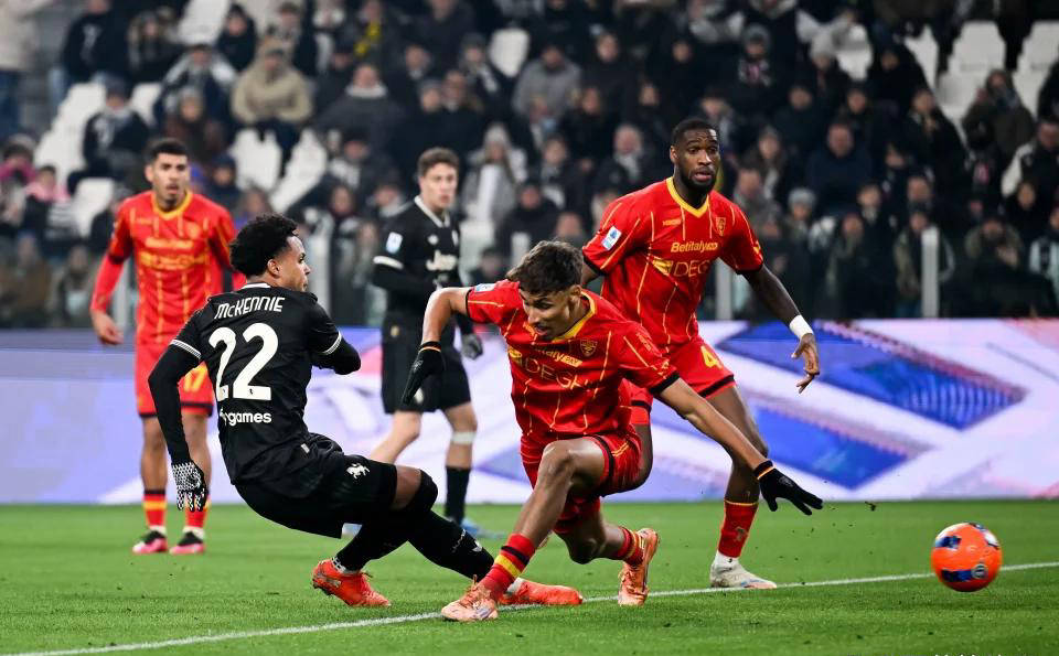 ยูเวนตุสทำแต้มหลุดในบ้าน, โรมาแพ้ต่อเนื่องทำให้เสี่ยงต่อการหลุดจากโควตาแชมเปียนส์ลีก ขณะที่การแข่งขันในอันดับท็อปโฟร์ของเซเรียอาทวีความเข้มข้น _การแข่งขัน_ อินเตอร์