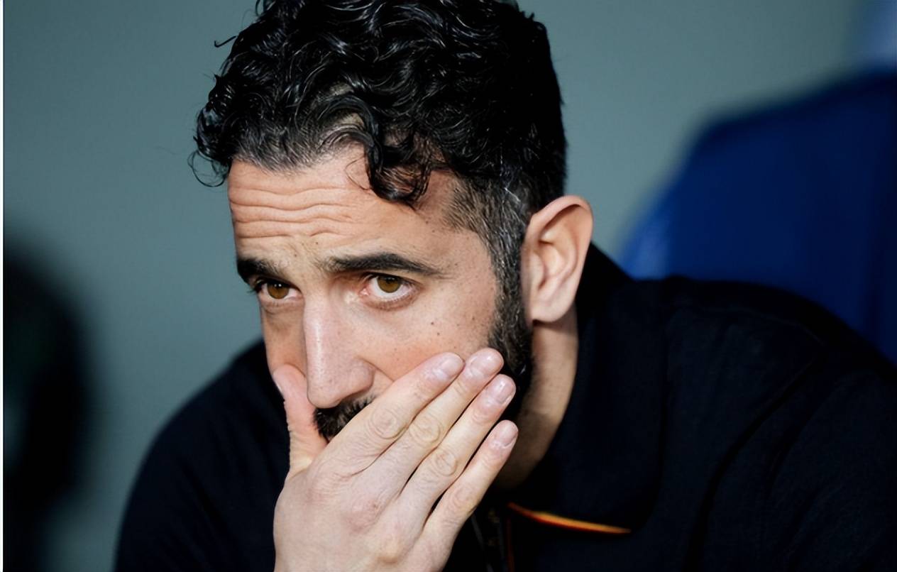 แมนเชสเตอร์ ยูไนเต็ด กำลังมองหาผู้จัดการทีมชั่วคราว, ผู้ที่จะมาแทนที่อาโมอิม, ผู้สมัครอันดับหนึ่งปรากฏตัวพร้อมสองจุดแข็งที่ไม่มีใครเทียบได้_โซลชาร์_โอเล่ กุนนาร์_หัวหน้าผู้ฝึกสอน