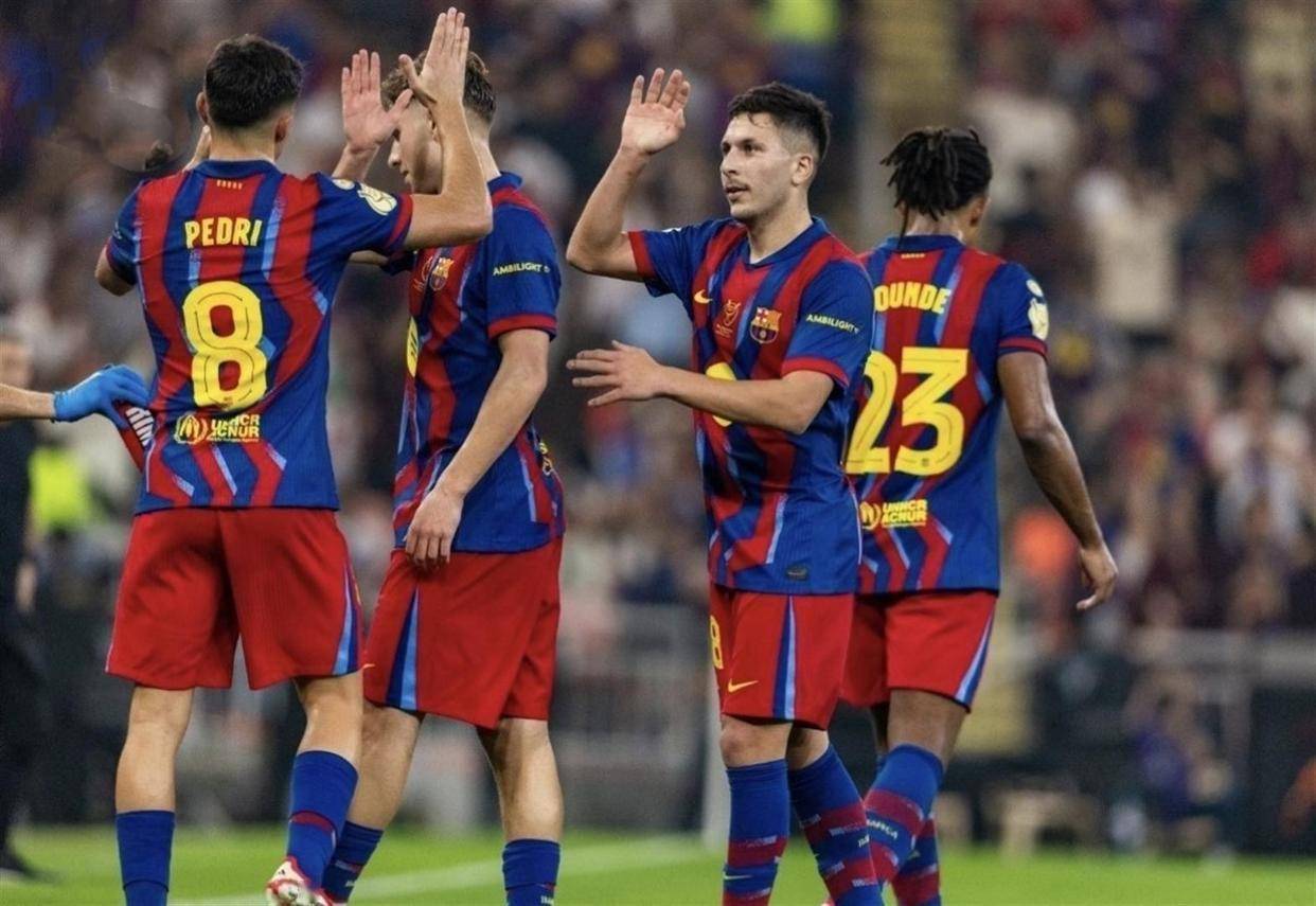 5-0! บาร์เซโลนาปล่อยพลังโจมตีอย่างเต็มที่, ทำให้เอสปันญอลตกตะลึง, และผ่านเข้าสู่รอบชิงชนะเลิศของศึกซูเปอร์คัพสเปน, รอพบกับเรอัลมาดริด vs แอตเลติโกมาดริด. การแข่งขัน | การโจมตี | ราฟินญา