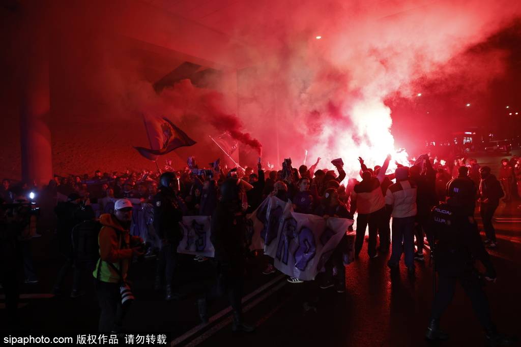 นักเตะดาวรุ่งบาร์เซโลนาหกคนกระตือรือร้นที่จะคว้าถ้วยรางวัลแรกในซาอุดีอาระเบีย _การแข่งขัน_นักเตะ_เรอัล มาดริด