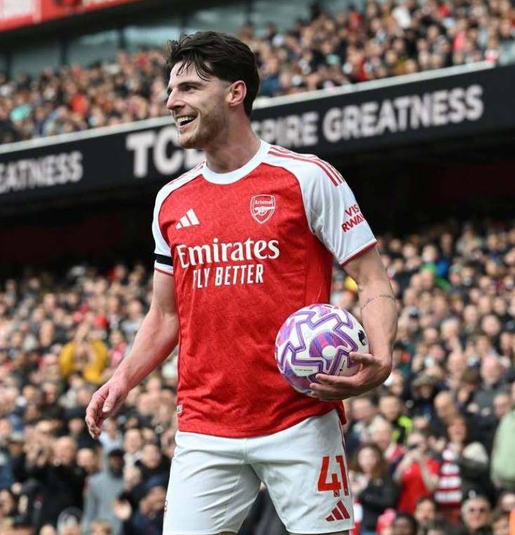 แฟนคลับตัวยงของคริสเตียโน่ โรนัลโด้ทำประตูได้สองลูกแต่ไม่สามารถช่วยทีมได้ ขณะที่กองหลังตัวหลักยุติการไร้สกอร์นาน 631 วัน ช่วยให้อาร์เซนอลเฉือนชนะเชลซี 3-2 ในศึกยูฟ่าแชมเปียนส์ลีก