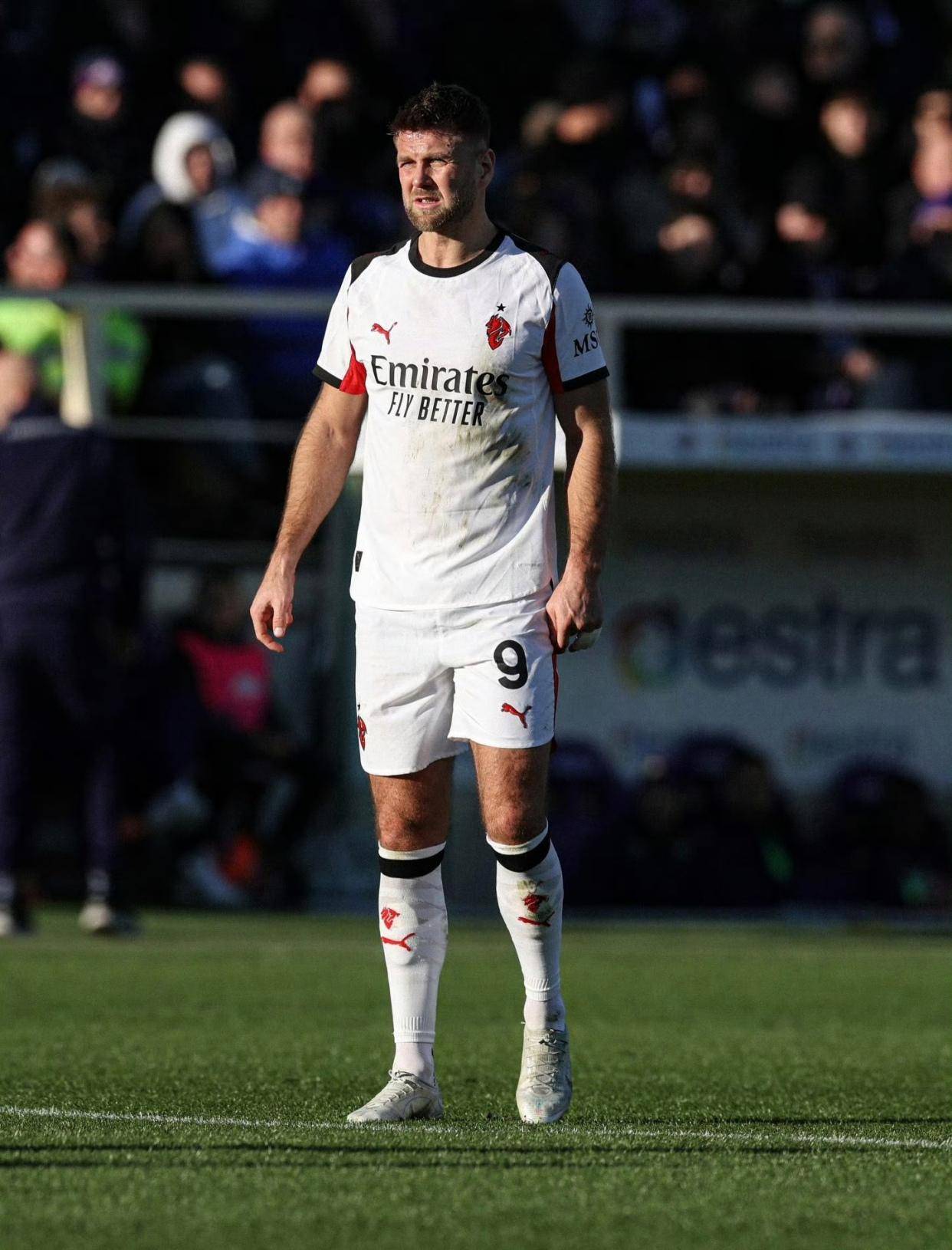 เอซี มิลาน ประสบปัญหาอีกครั้งเมื่อนักเตะใหม่ได้รับบาดเจ็บกระดูกหัก ต้องพักอย่างน้อยสองสัปดาห์; เอ็นคุนคู อาจก้าวขึ้นมาแทนที่ _เฟลิกซ์ ครูเกอร์_ _แมตช์_ _พูลิซิช_