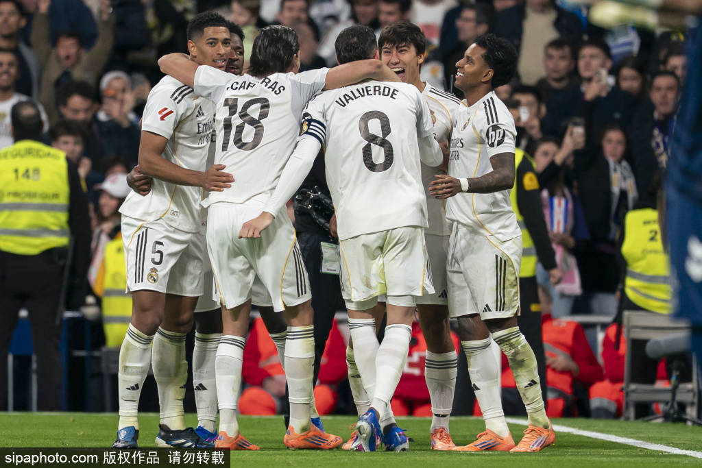 ผู้จัดการคนใหม่ อาร์เบลัว นัดแรกจบลงด้วยผลเสมอ: เรอัล มาดริด 1-1 อลาเบส, ประตูโหม่งของฮาเวียร์ วิลลา จุดประกายการพิจารณาทางแทคติก _การแข่งขัน_ เรอัล มาดริด